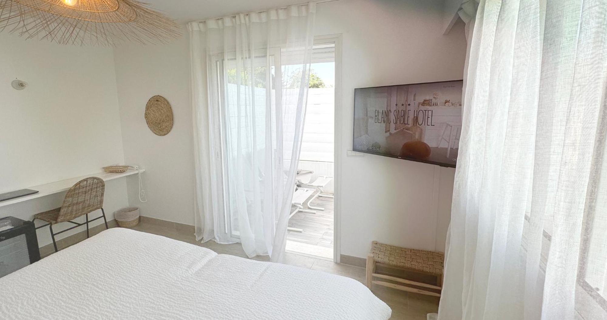 Blanc Sable Hotel Гольф-Жуан Экстерьер фото